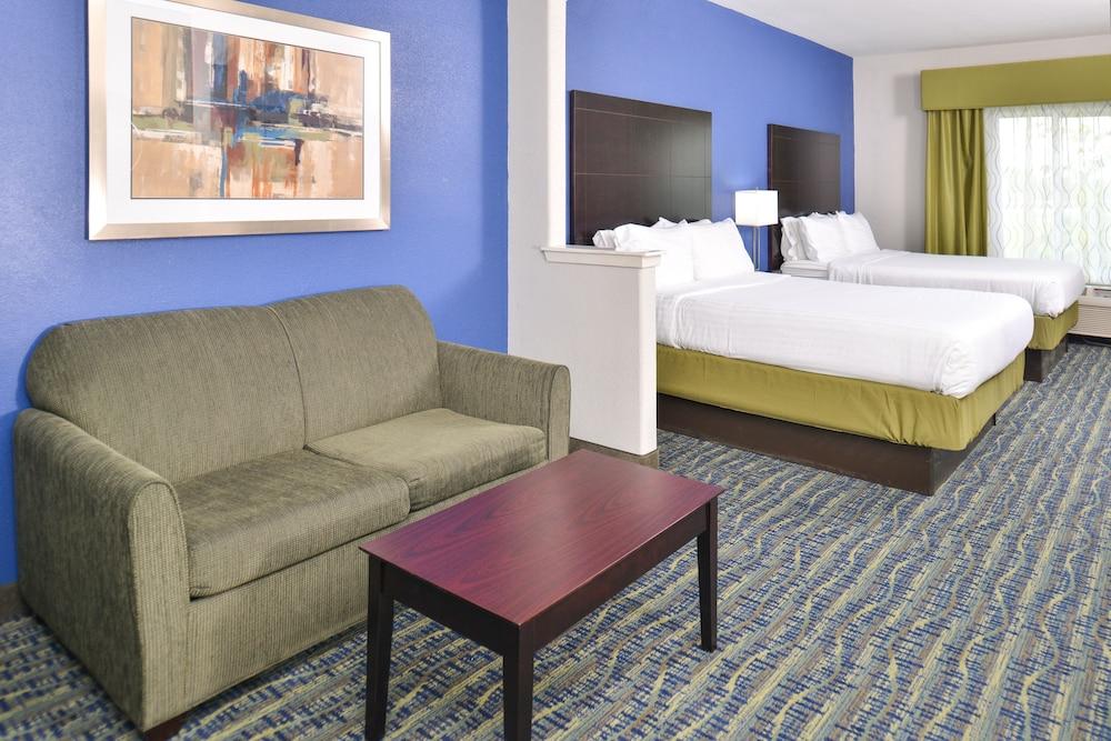 Holiday Inn Express Hotel & Suites San Antonio by IHG photo 40