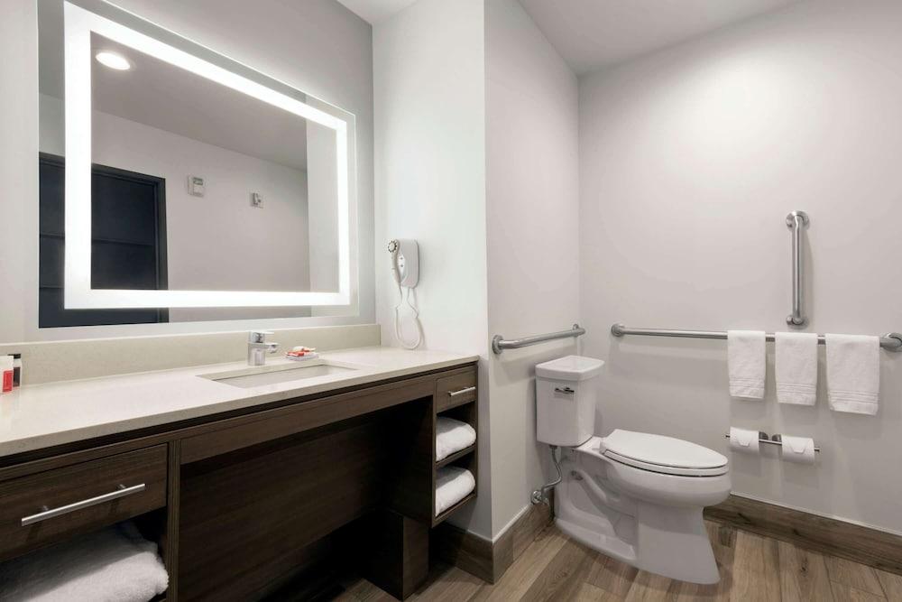 Days Inn & Suites by Wyndham Beaumont West / I-10 & Walden photo 47