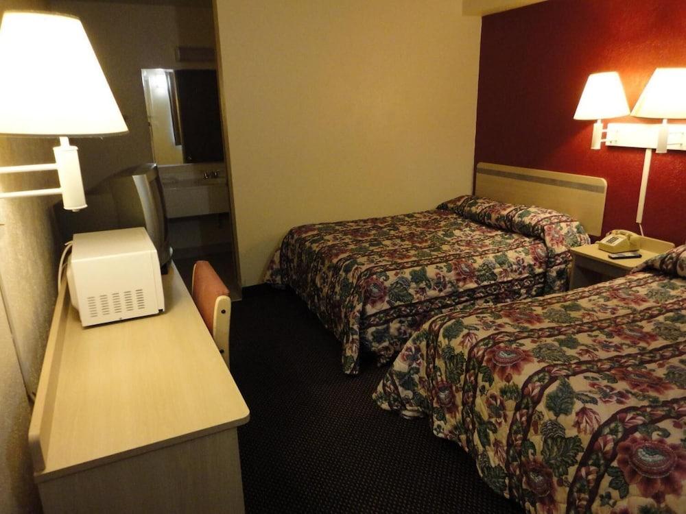 Americas Best Value Inn Battle Creek photo 13