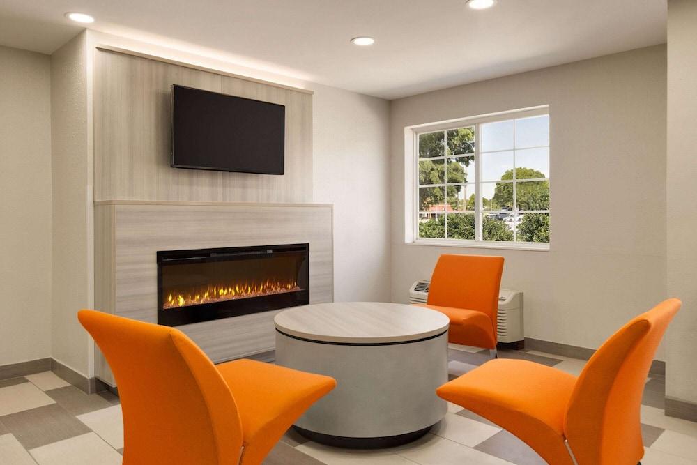 Microtel Inn & Suites by Wyndham Raleigh photo 7