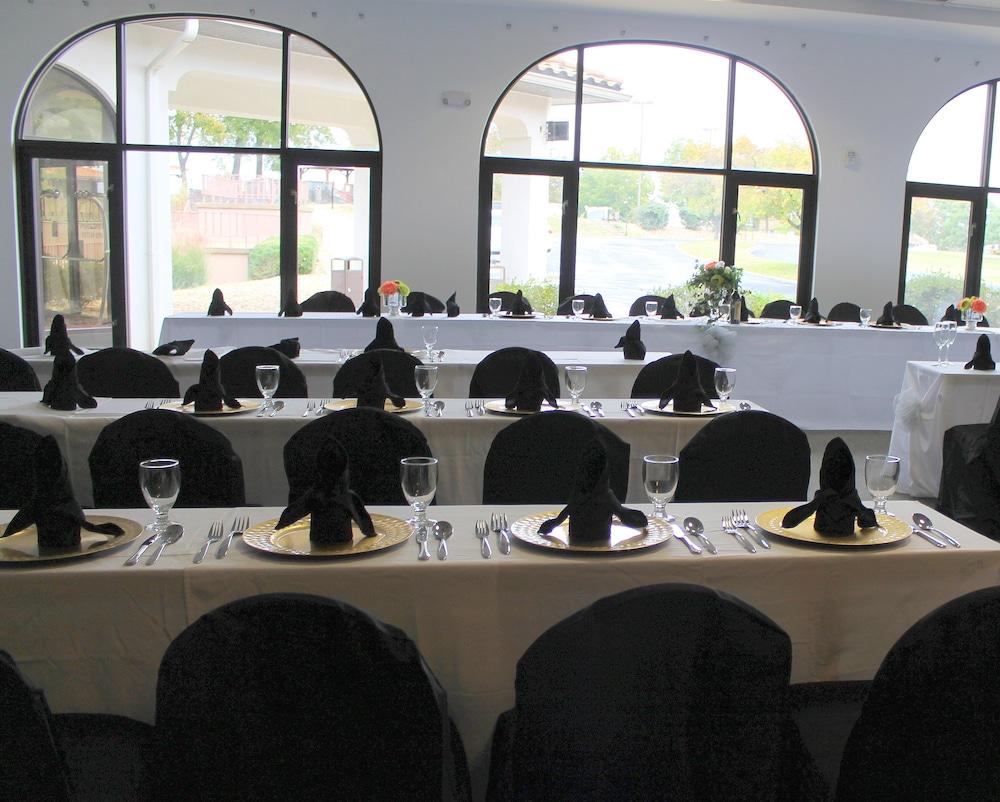 Regalia Hotel & Conference Center photo 47