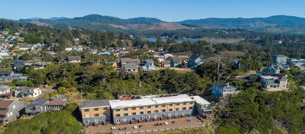 Sailor Jack's Oceanfront Inn photo 1