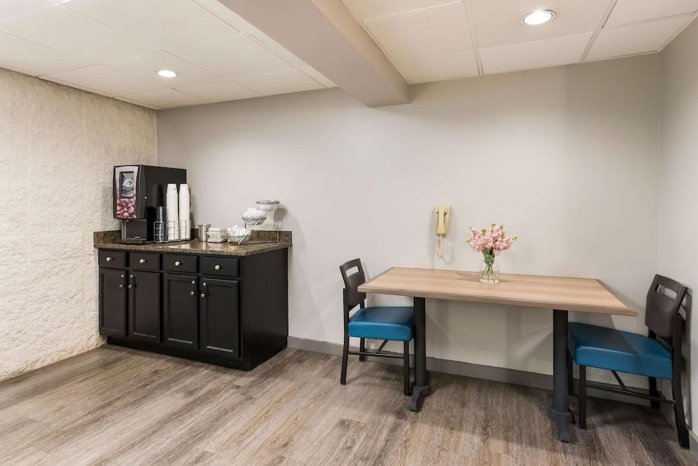 Baymont by Wyndham Westampton photo 21