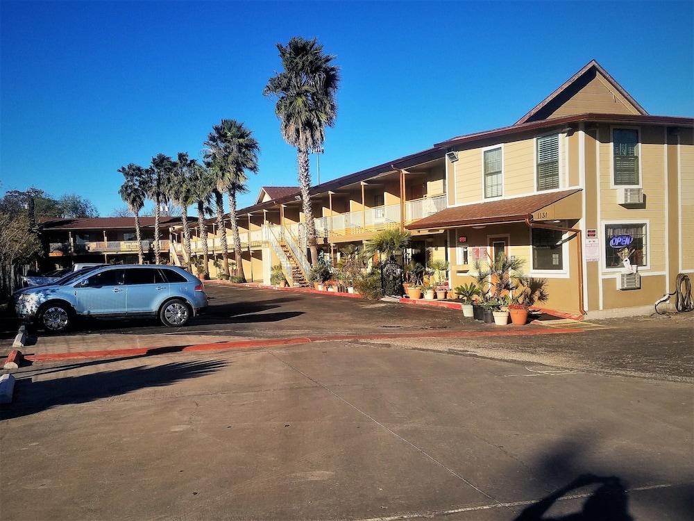 Regency Inn - Fort Sam Houston photo 31
