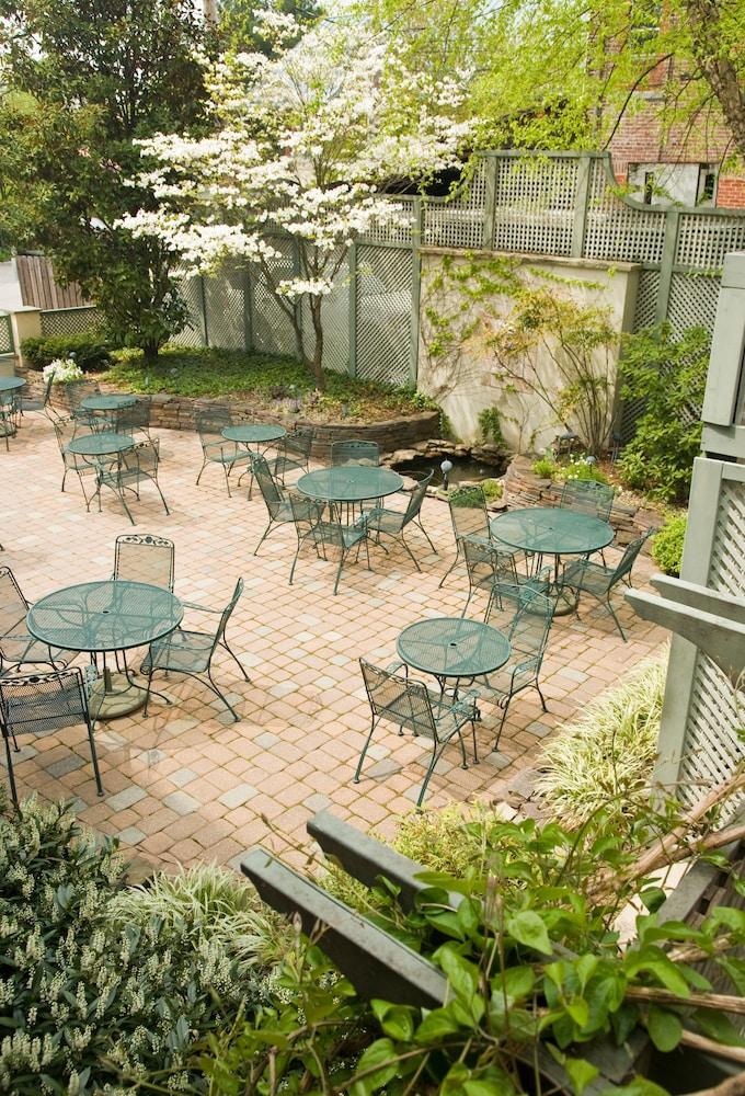 Lambertville House photo 36
