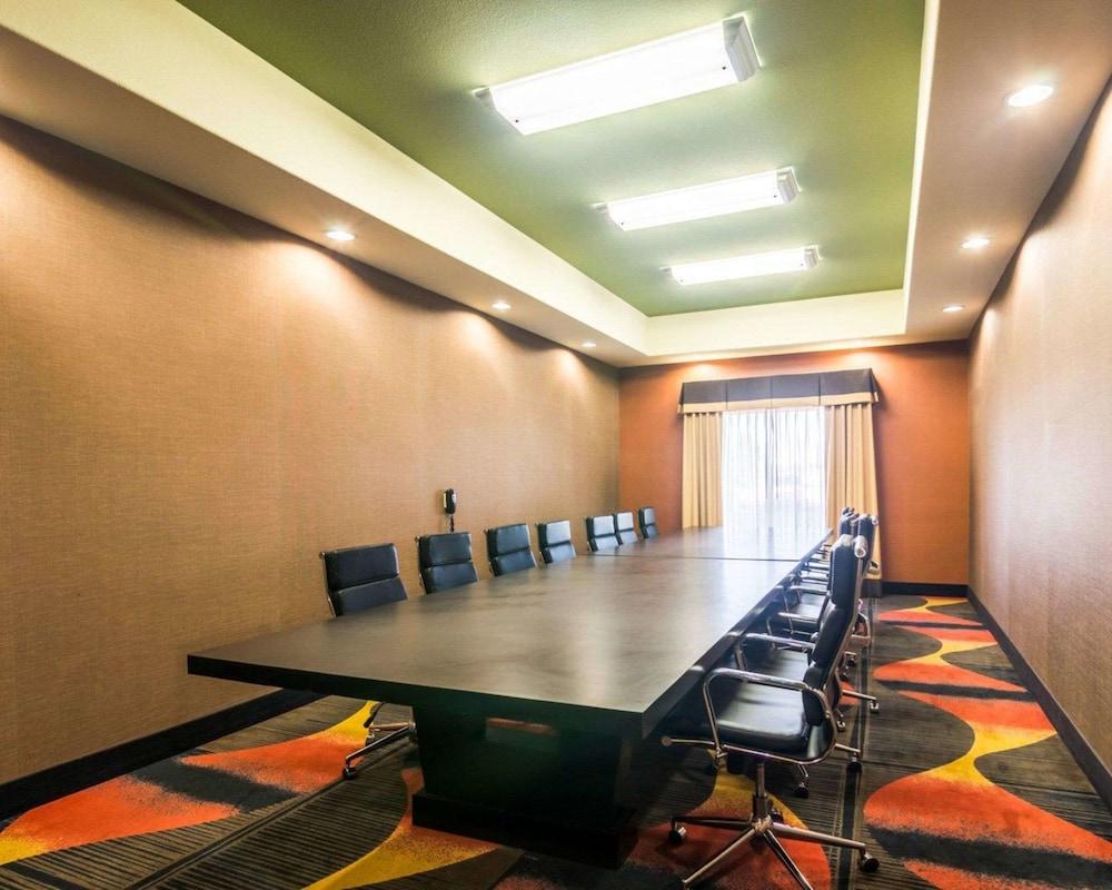Spark by Hilton Amarillo Western Plaza photo 44
