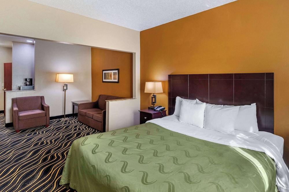 Quality Suites Addison - Dallas photo 53