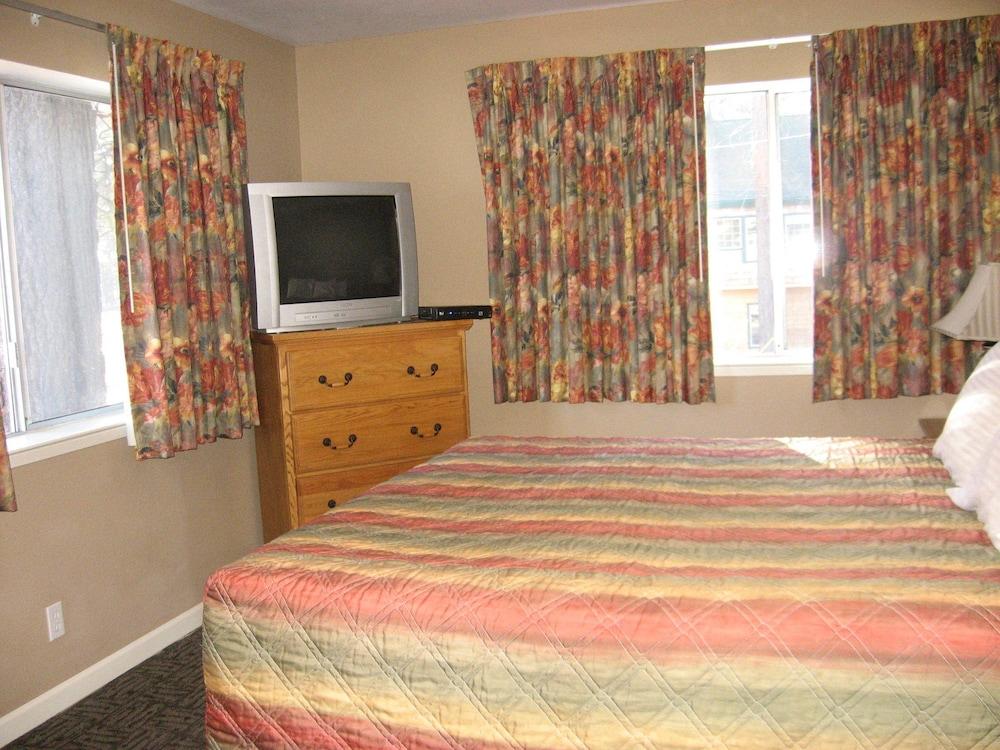 Beachcomber Inn photo 38