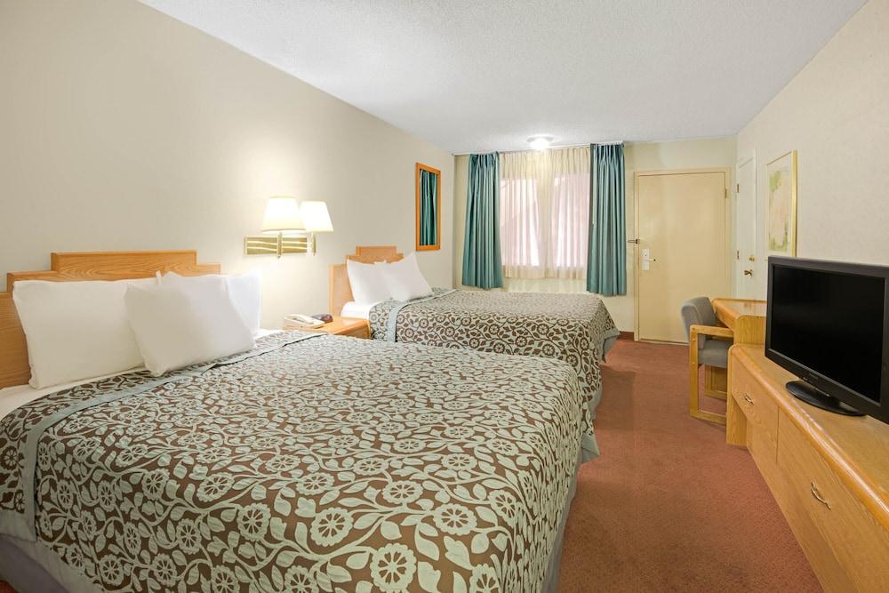 Tree Inn & Suites Albuquerque. photo 3