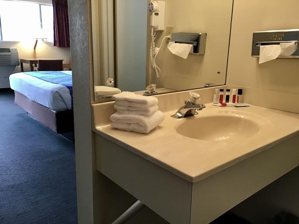 Travelodge by Wyndham Powell photo 12