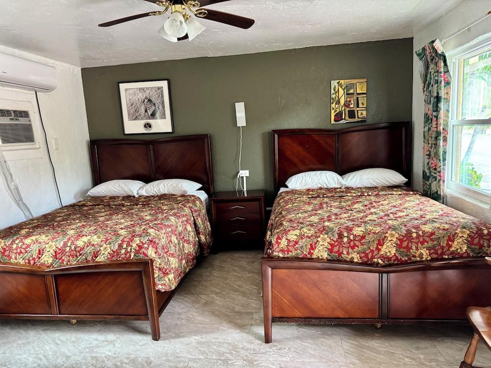 Glades Motel photo 16