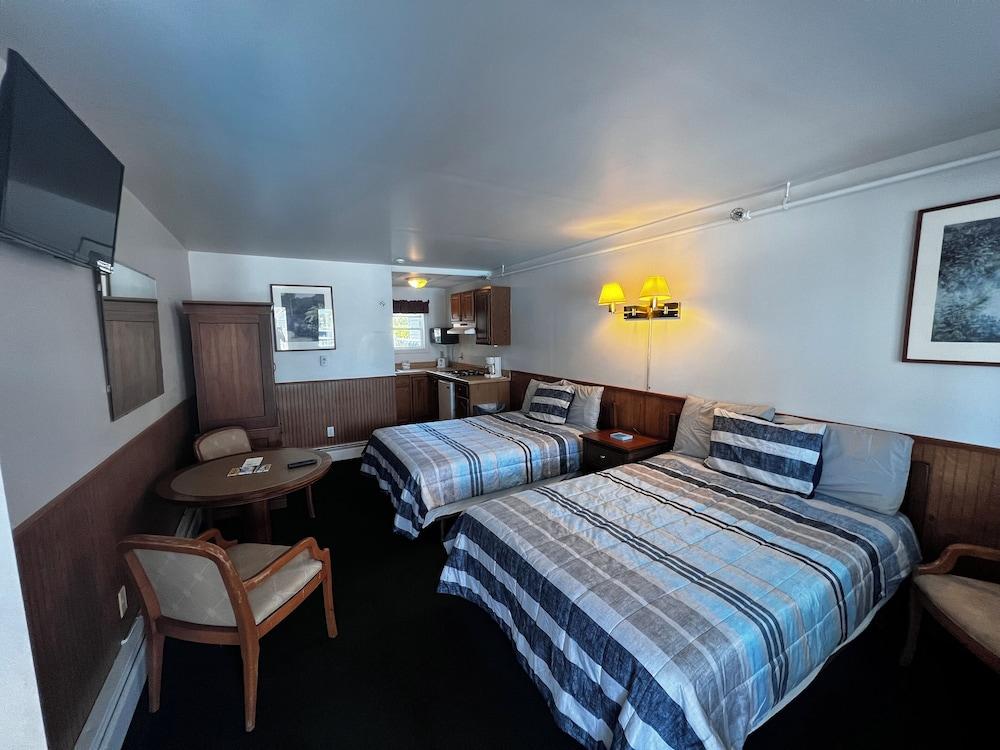 Green Dolphin Motel photo 14