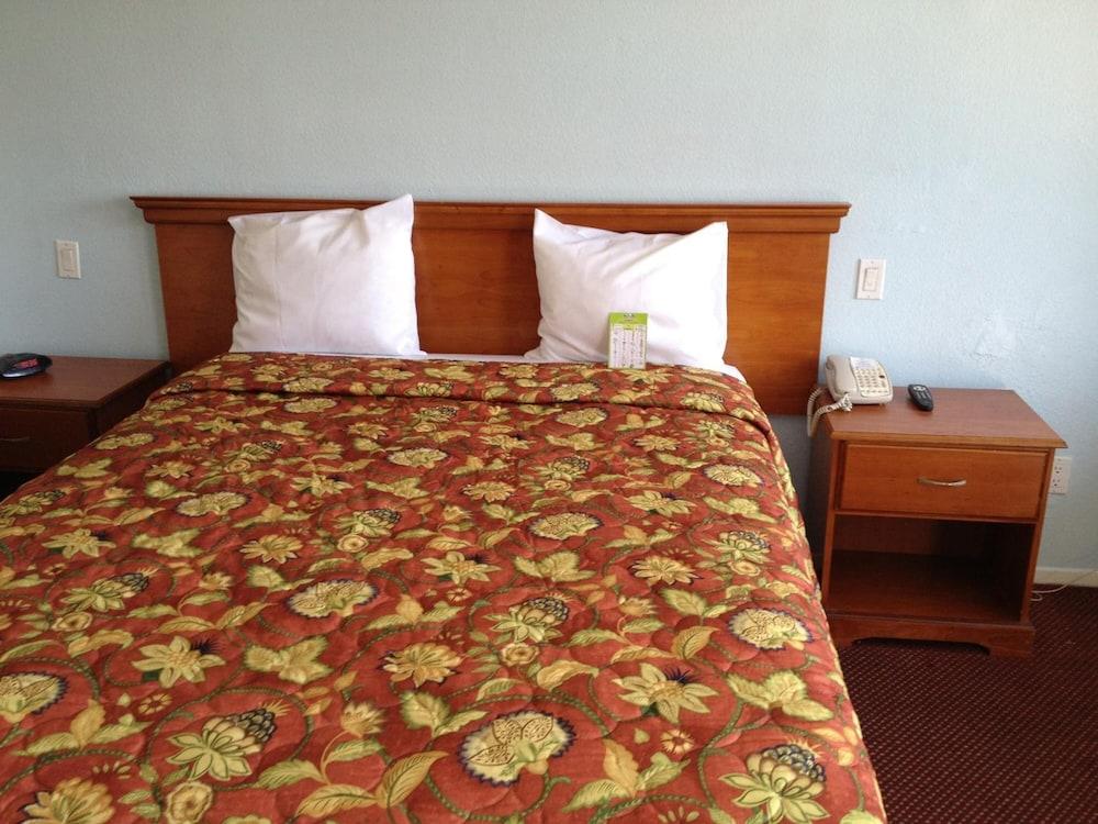 Scottish Inns Long Beach photo 20