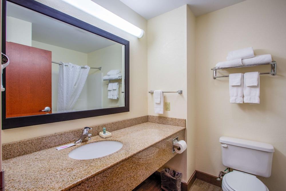 Best Western Nittany Inn Milroy photo 13