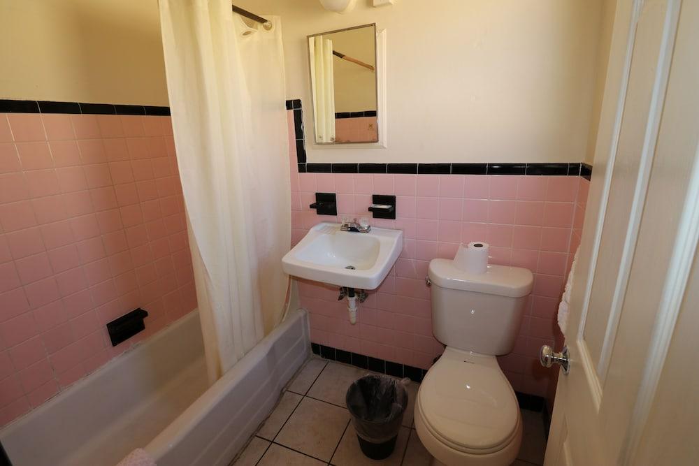 Sandman Inn Motel photo 29