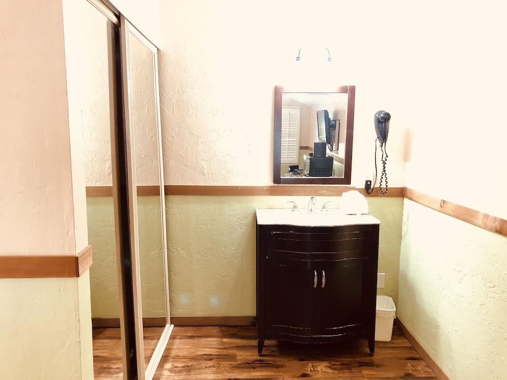 Carmel Resort Inn photo 56
