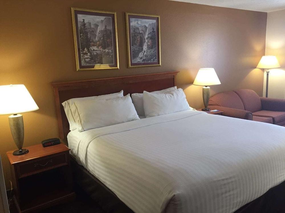 Baymont by Wyndham Portage Indiana Dunes photo 12