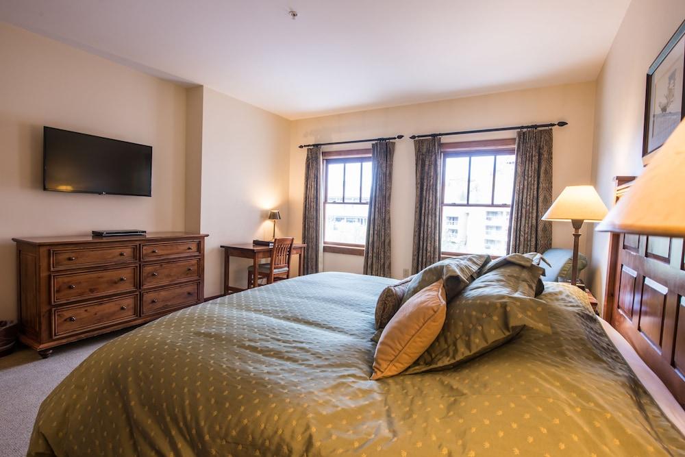 The Lodge at Mountaineer Square, A Vail Resorts Property photo 3