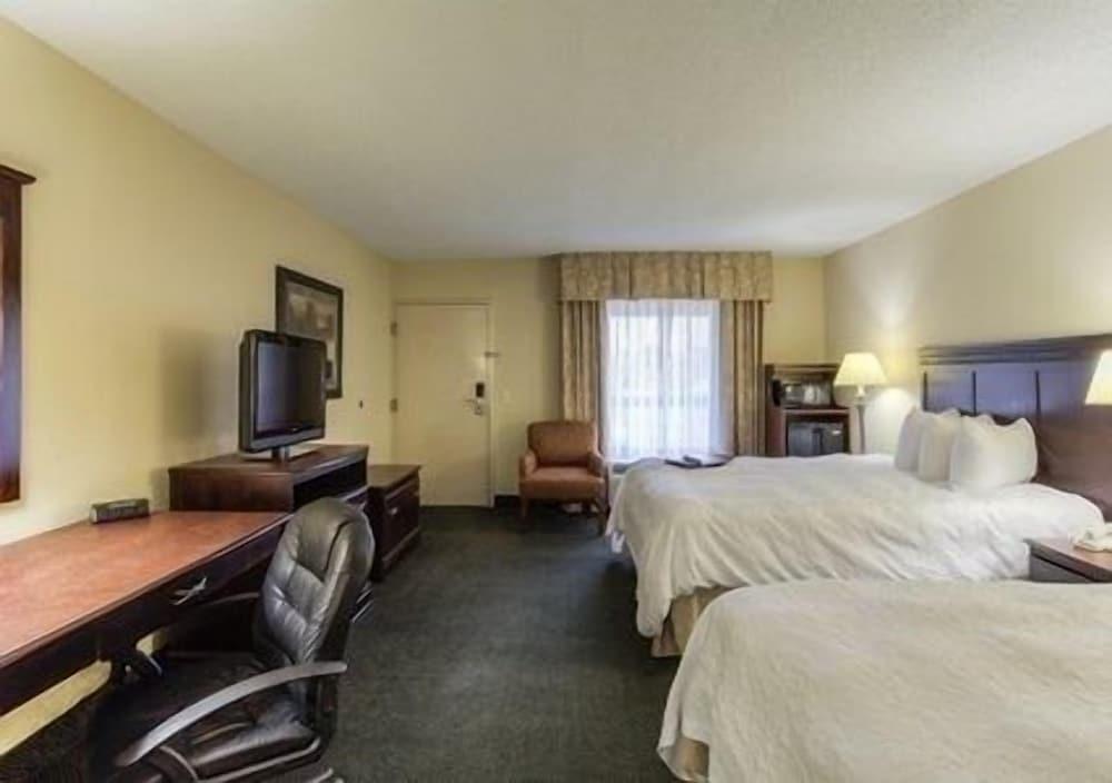 Quality Inn Paris photo 9