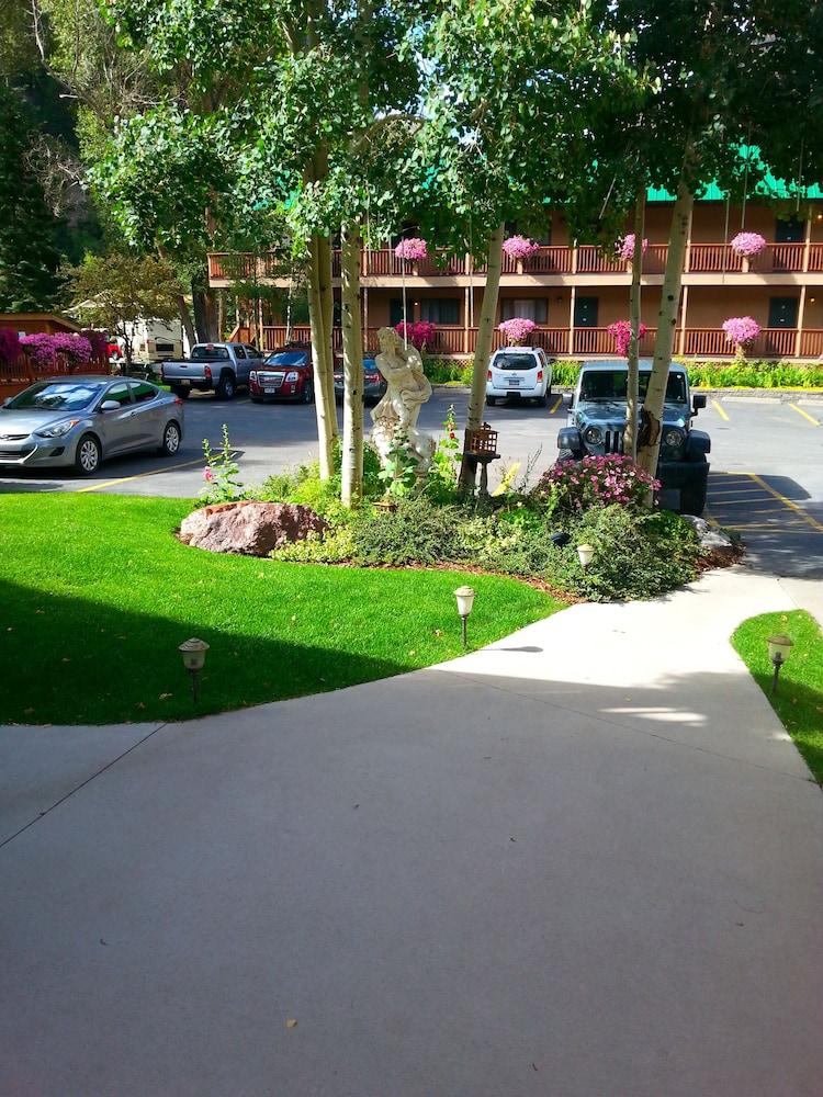 The River's Edge Motel Lodge & Resort photo 28