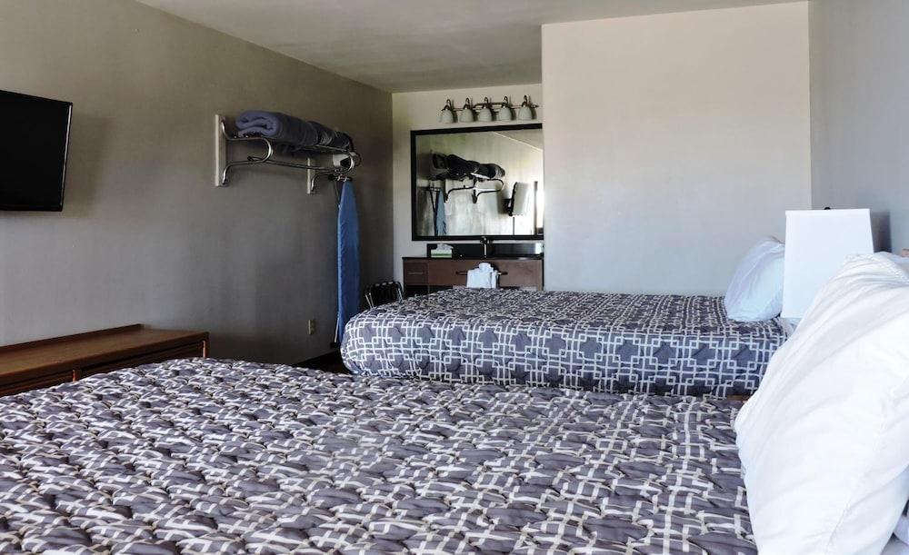 Riata Inn photo 24