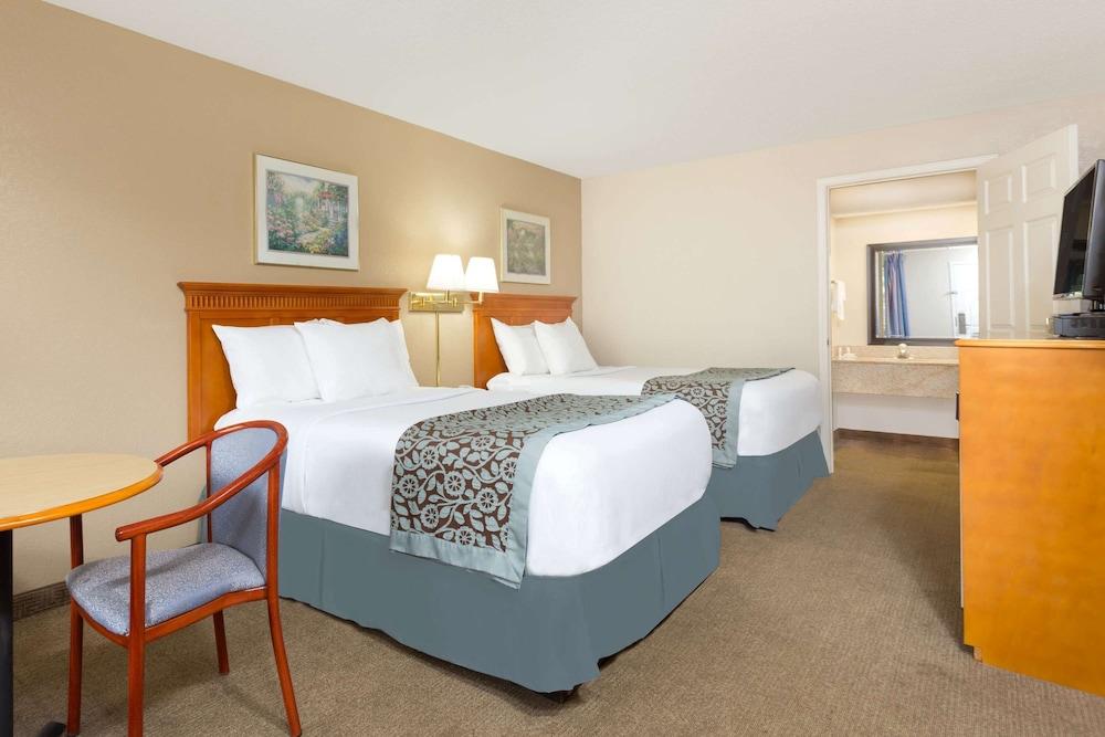 Days Inn by Wyndham Elberton photo 11