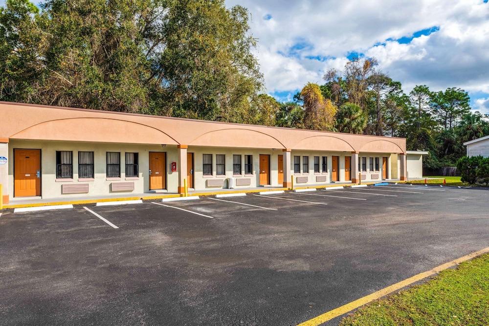 Econo Lodge Crystal River photo 13