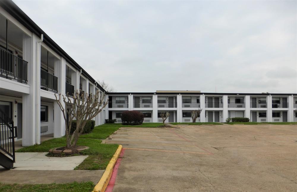 Red Roof Inn Houston – Jersey Village photo 4
