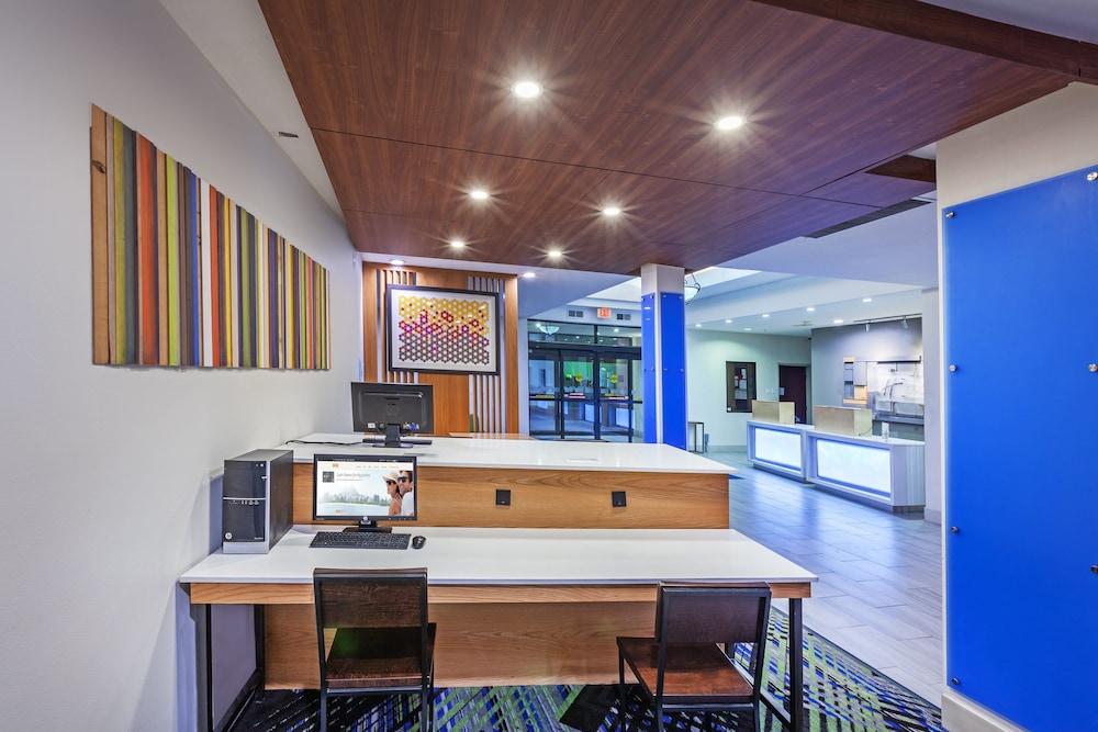 Holiday Inn Express Hotel & Suites Orange by IHG photo 15