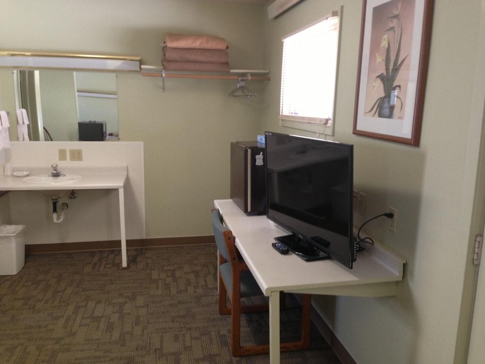 Jamestown Motel photo 21