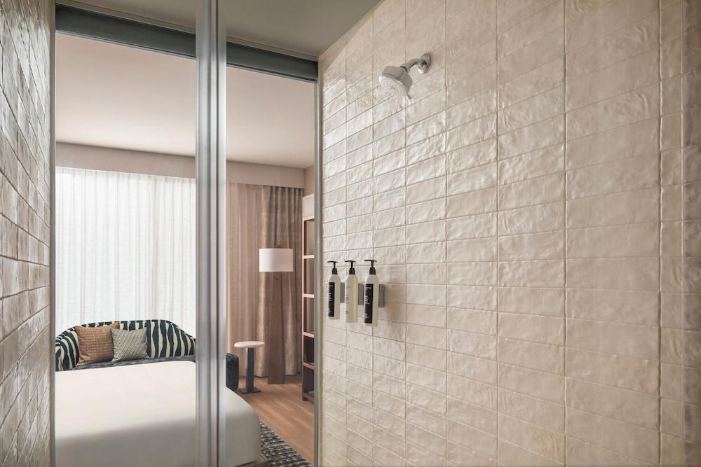 Caesars Republic Scottsdale, a Hilton Hotel photo 47