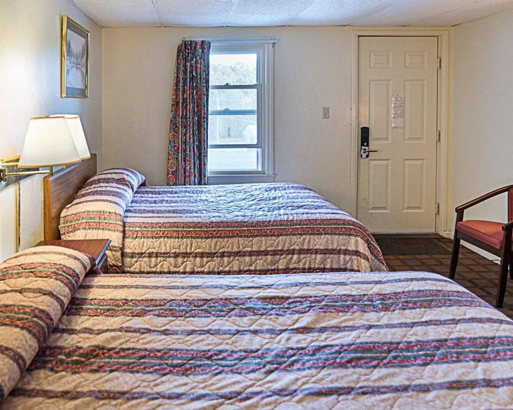 Econo Lodge photo 15