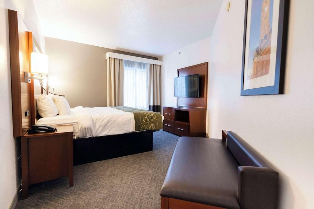 Comfort Suites Springfield I-70 photo 53