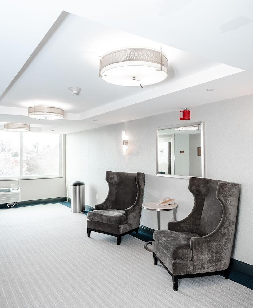 Metro Points Hotel photo 26