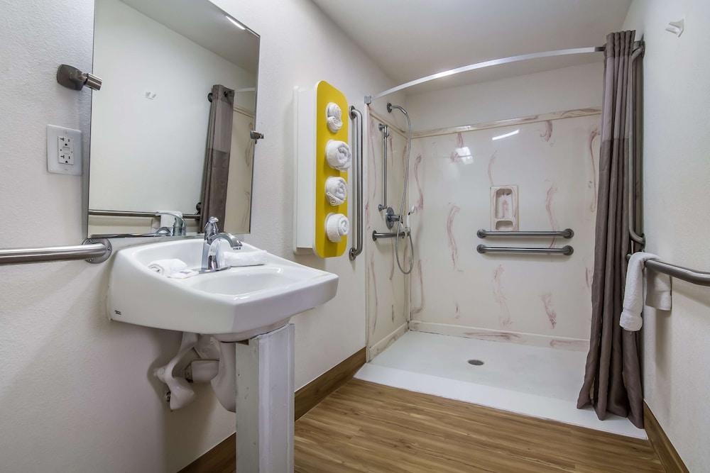 Motel 6 Pensacola, FL - NAS photo 23