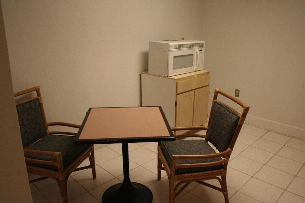 Budget Inn photo 7