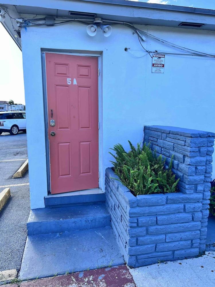 Sunshine Inn Motel photo 23