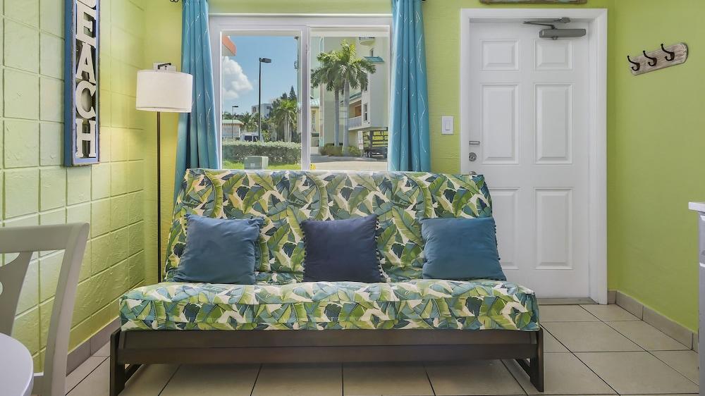 Beach House Hotel photo 9