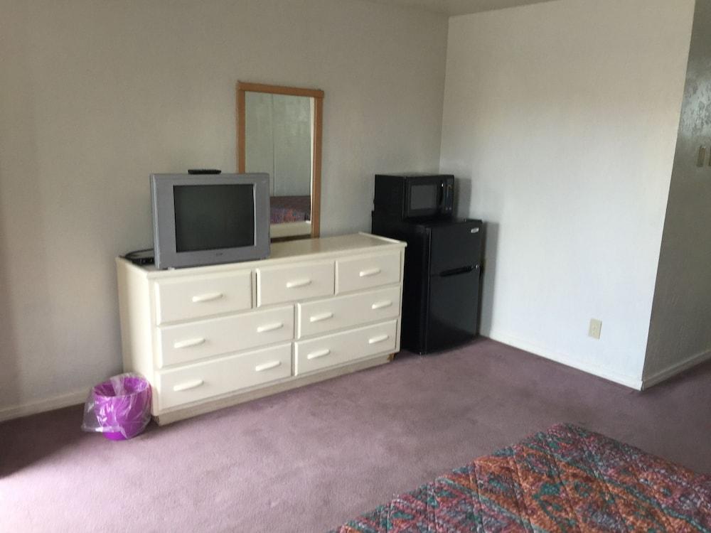 Townhouse Motel photo 8