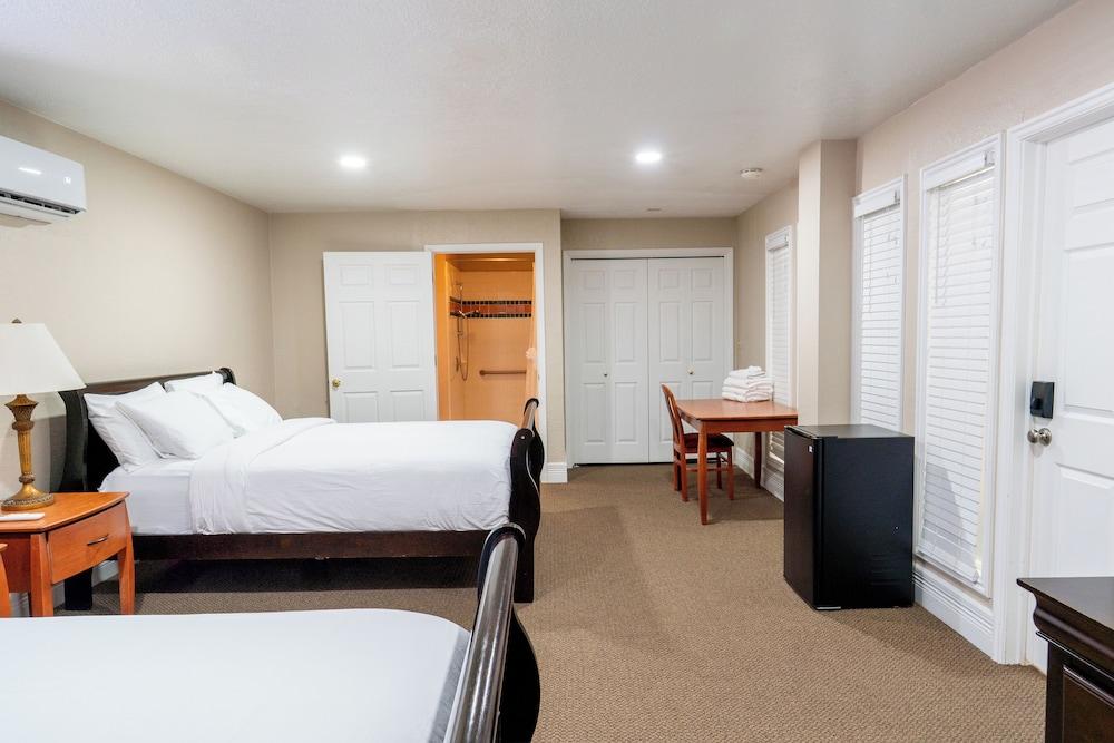 Road Creek Inn photo 21