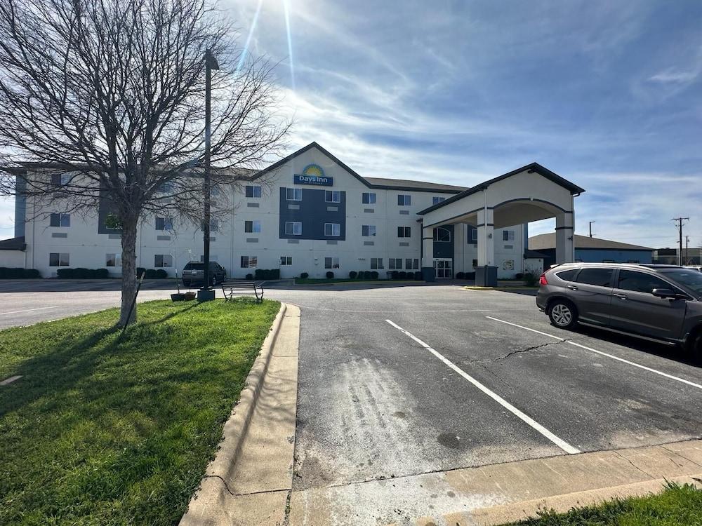 Days Inn by Wyndham Copperas Cove photo 19