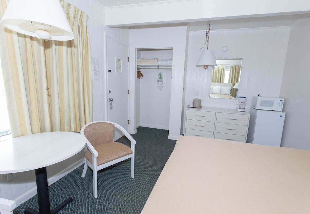 Fish Tales Boardwalk Inn photo 16