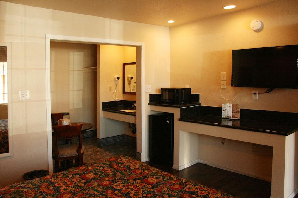 Navajo Lodge photo 10