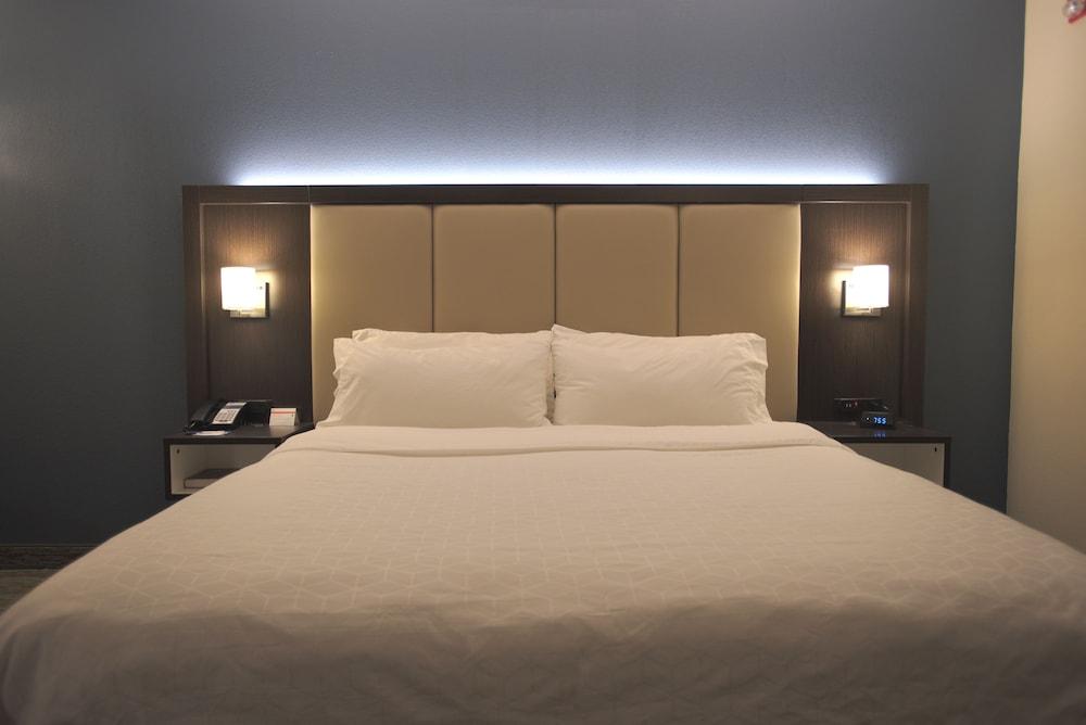 Holiday Inn Express Anderson by IHG photo 16