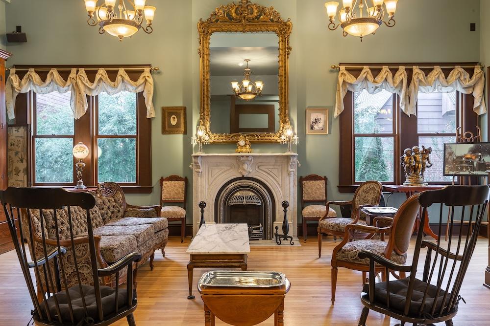 Steele Mansion photo 89