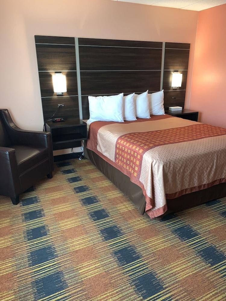 Regency Inn & Suites photo 35
