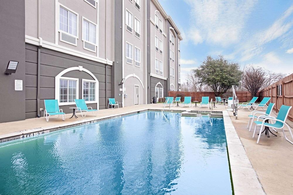 La Quinta Inn & Suites by Wyndham Paris photo 19