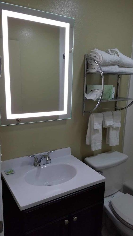 DuPont Suites photo 19