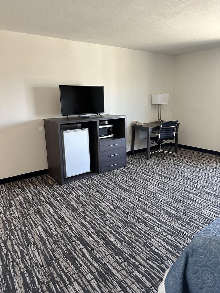 Super 8 by Wyndham Grand Island South photo 11