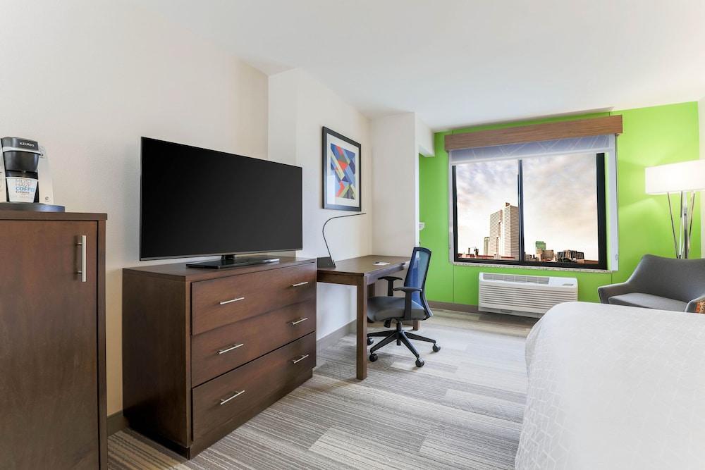 Holiday Inn Express & Suites Fort Worth Downtown by IHG photo 9